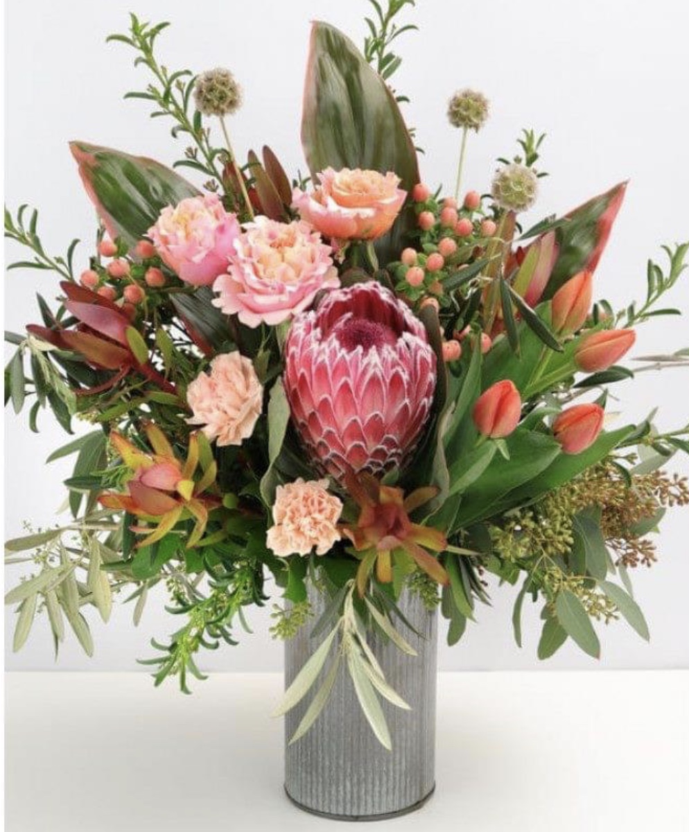 mixed bouquet with protea (vase not included)